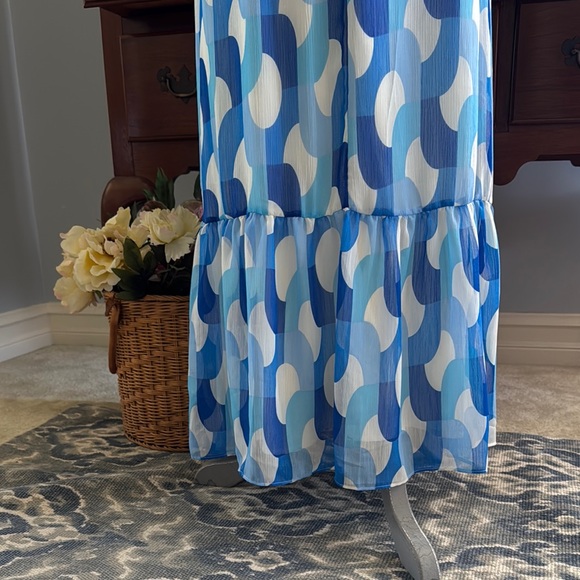 Donna Morgan Blue and White Patterned Dress Size 12 - Picture 6 of 14